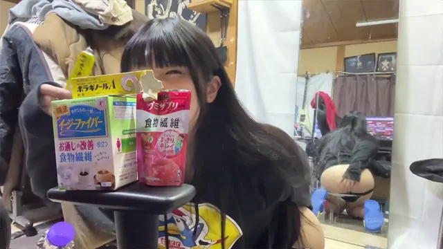@nyanji265680 素人 コスプレ リアル 投稿エロ動画 硬いう◯こしたら切れて血が出たからボラギノール シーン4