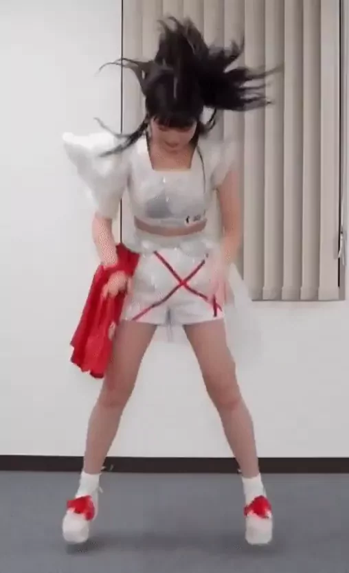 @mQyFtUq10o88118 パイパン 個人撮影 完全素人 Twitterエロ動画 【放送事故】アイドルさん、ダンス中に… シーン2