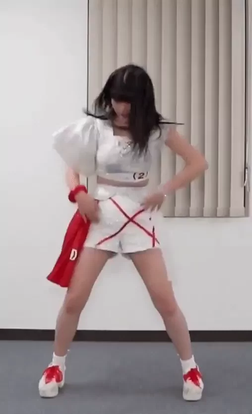 @mQyFtUq10o88118 パイパン 個人撮影 完全素人 Twitterエロ動画 【放送事故】アイドルさん、ダンス中に… シーン7