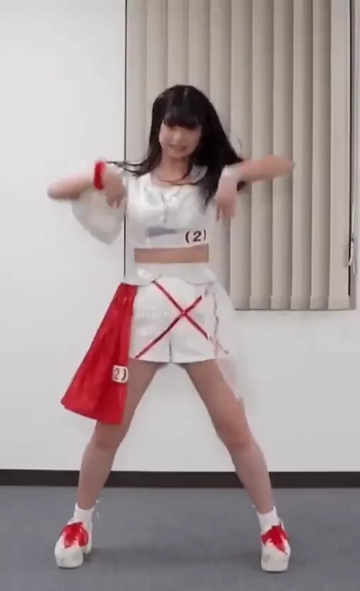@mQyFtUq10o88118 パイパン 個人撮影 完全素人 Twitterエロ動画 【放送事故】アイドルさん、ダンス中に… シーン8