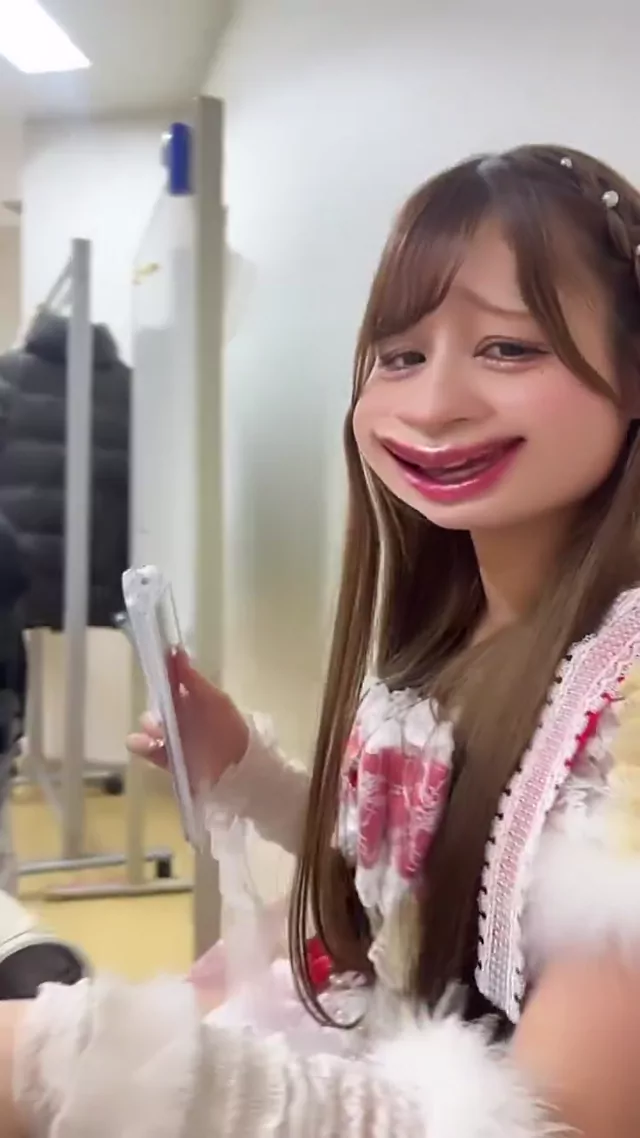 @nachanosabudayo 清楚系 フェラ 話題 投稿エロ動画 @nachanosabudayo の投稿動画 シーン3