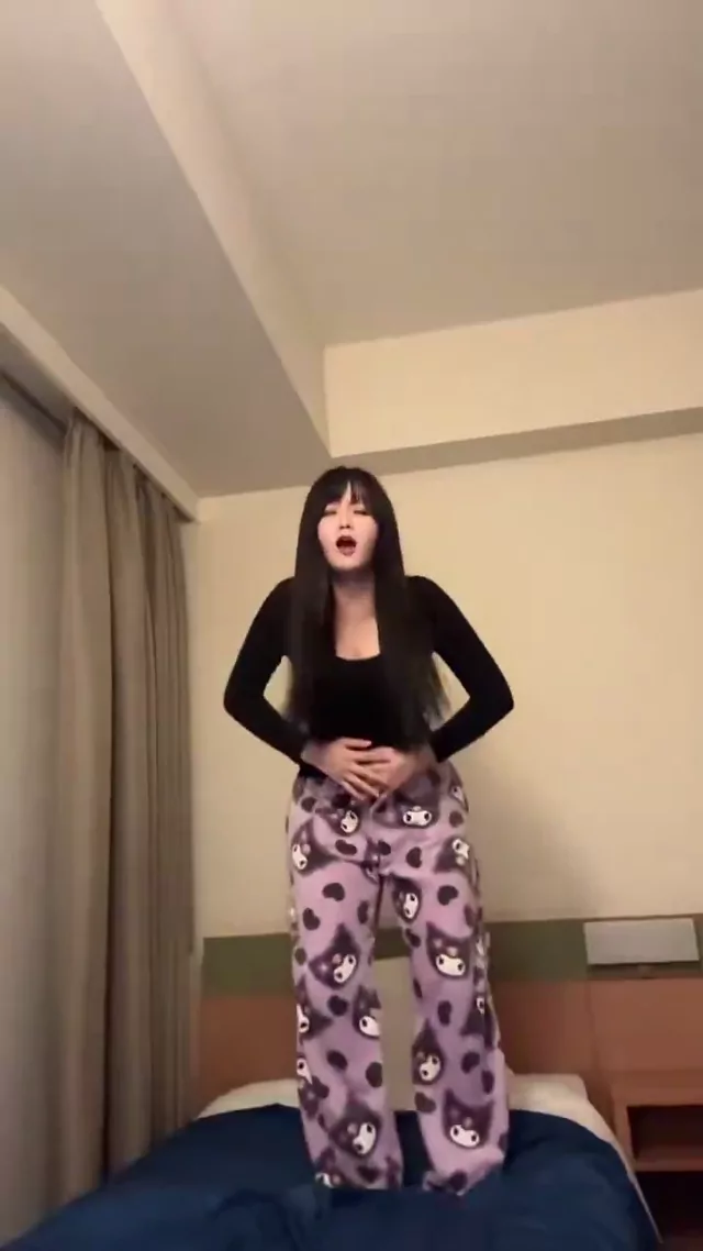 @zatsugaku68761 スレンダー フェラ 厳選 投稿エロ動画 @zatsugaku68761 の投稿動画 シーン3