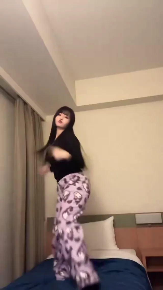 @zatsugaku68761 スレンダー フェラ 厳選 投稿エロ動画 @zatsugaku68761 の投稿動画 シーン9