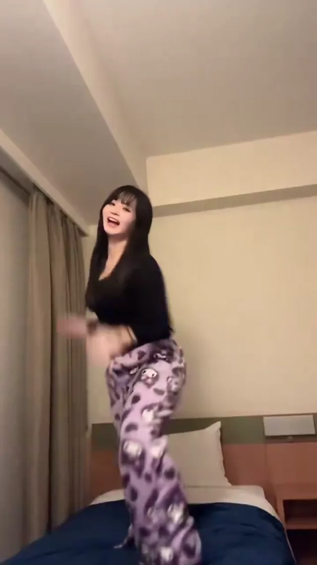 @zatsugaku68761 スレンダー フェラ 厳選 投稿エロ動画 @zatsugaku68761 の投稿動画 シーン10
