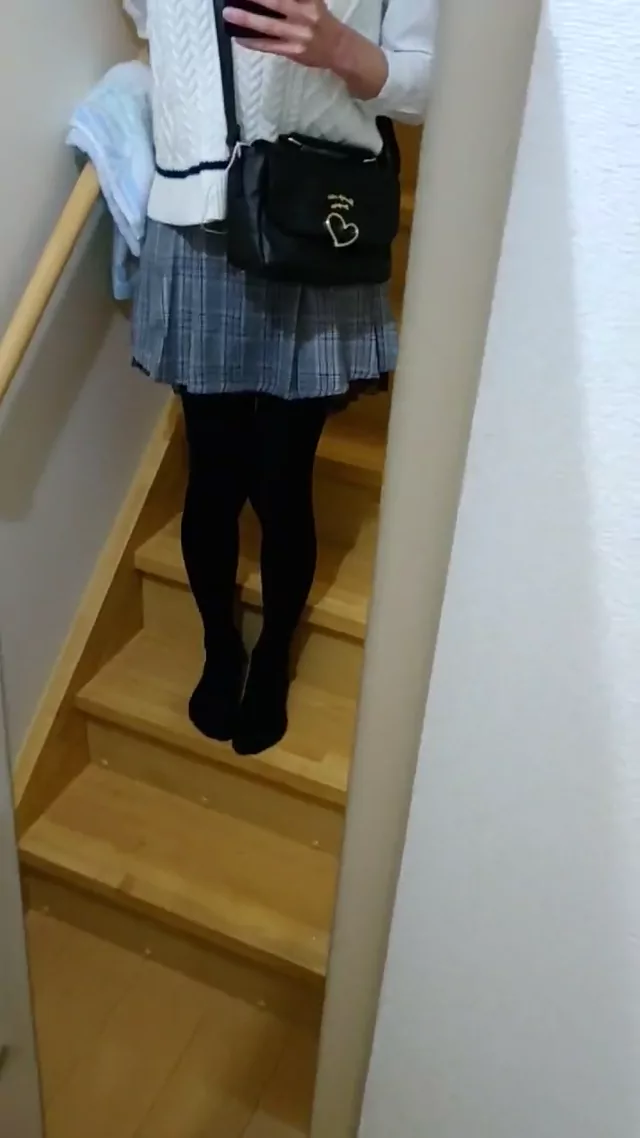 @omoazusa 素人 コスプレ 激シコ 裏アカ動画 @omoazusa の投稿動画 シーン1