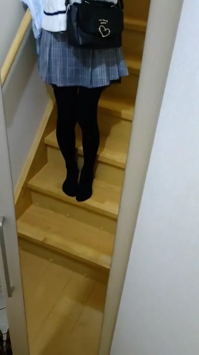 @omoazusa 素人 コスプレ 激シコ 裏アカ動画 @omoazusa の投稿動画 シーン2