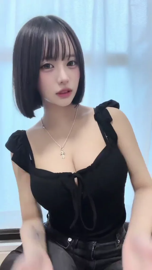 @pwoywg 美人OL 露出 リアル Twitterエロ動画 @pwoywg の投稿動画 シーン1