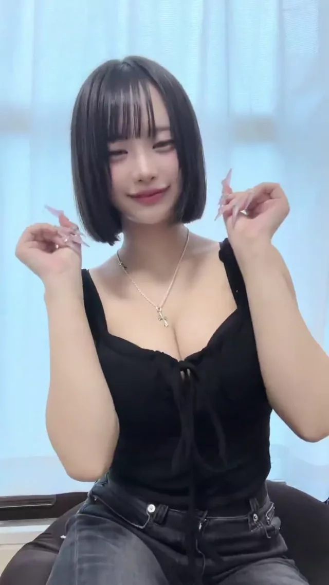 @pwoywg 美人OL 露出 リアル Twitterエロ動画 @pwoywg の投稿動画 シーン7