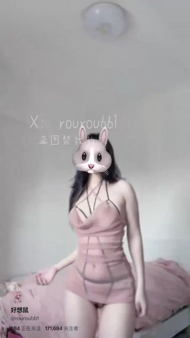 @rouroubb1 美人OL 露出 厳選 X動画 @rouroubb1 の投稿動画 シーン2