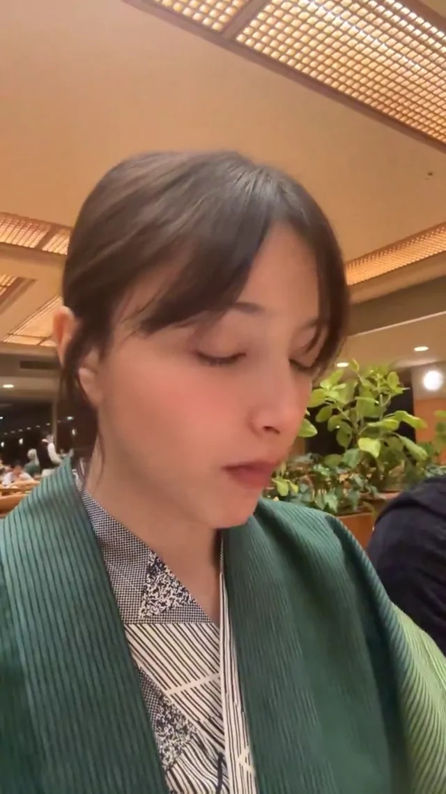 @myxx_erika 巨乳 フェラ 厳選 Twitterエロ動画 家族と蟹食べに行ったから今年は自分の殻も割って シーン7