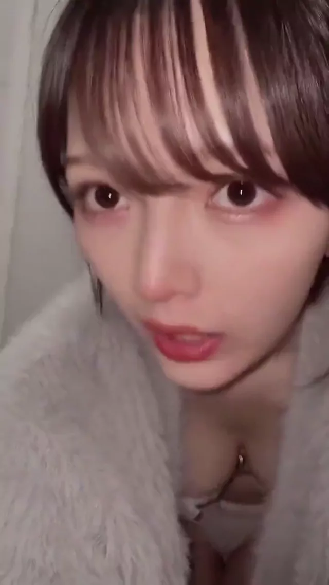 @live_live07 人妻 コスプレ 必見 裏アカ動画 バスケ部の友達と一緒にこれを楽しむのが最高だよ！ # シーン6