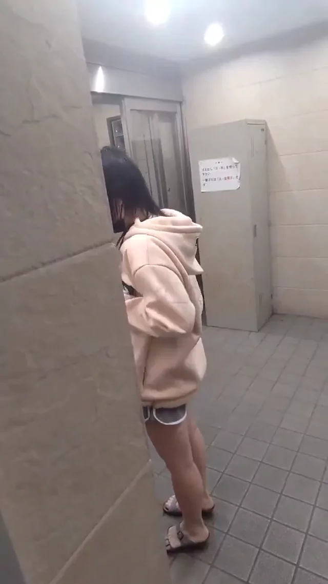 @neko24674981665 清楚系 露出 高画質 投稿エロ動画 @neko24674981665 の投稿動画 シーン2
