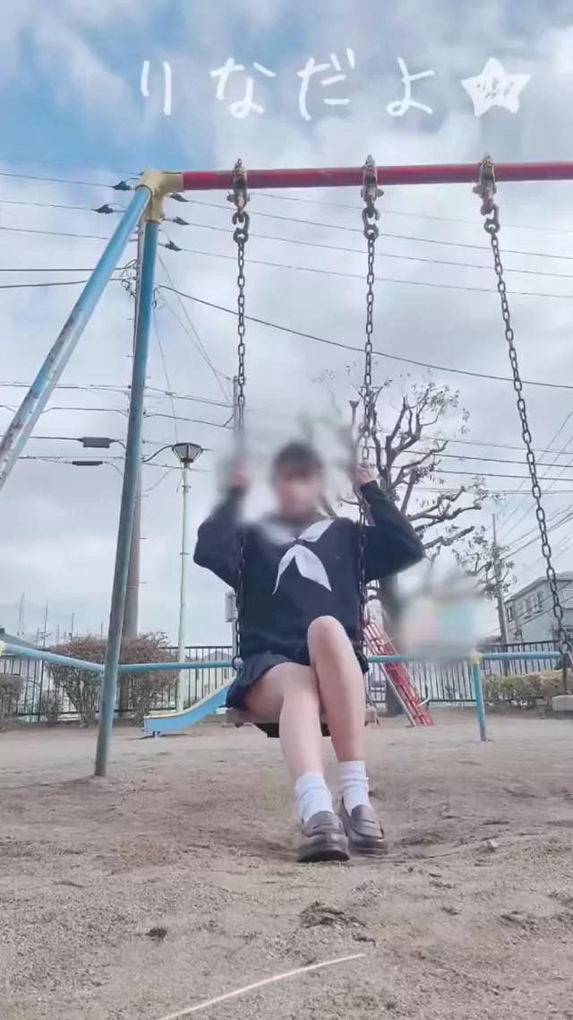 @rina_re2 清楚系 騎乗位 完全素人 SNS流出動画 制服着てブランコしてみた(*≧∀≦*) 近くに人がい シーン2