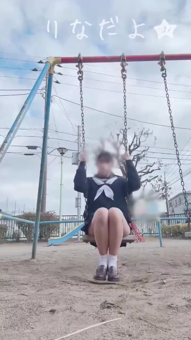 @rina_re2 清楚系 騎乗位 完全素人 SNS流出動画 制服着てブランコしてみた(*≧∀≦*) 近くに人がい シーン8