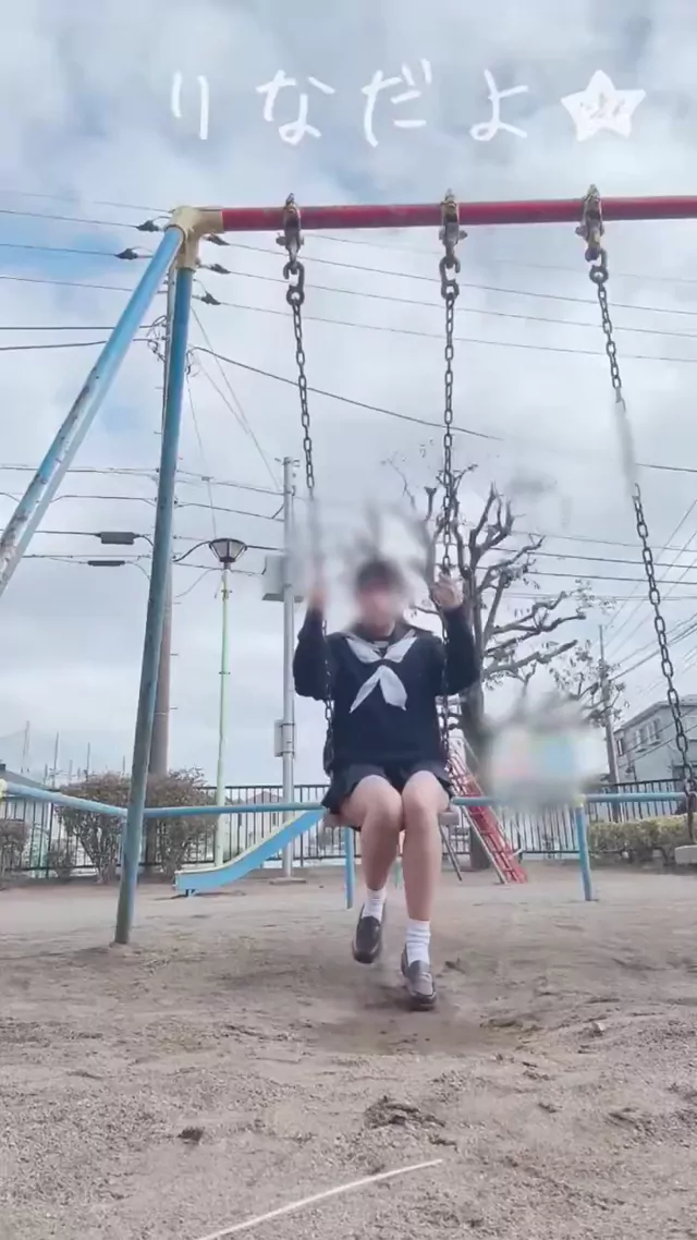 @rina_re2 清楚系 騎乗位 完全素人 SNS流出動画 制服着てブランコしてみた(*≧∀≦*) 近くに人がい シーン9