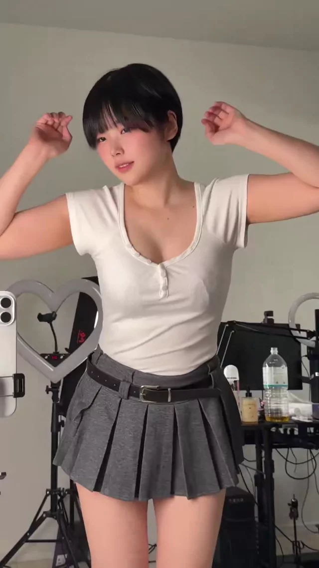 パイパン コスプレ 厳選 裏アカ動画 パイパン コスプレ 厳選 裏アカ動画 シーン1