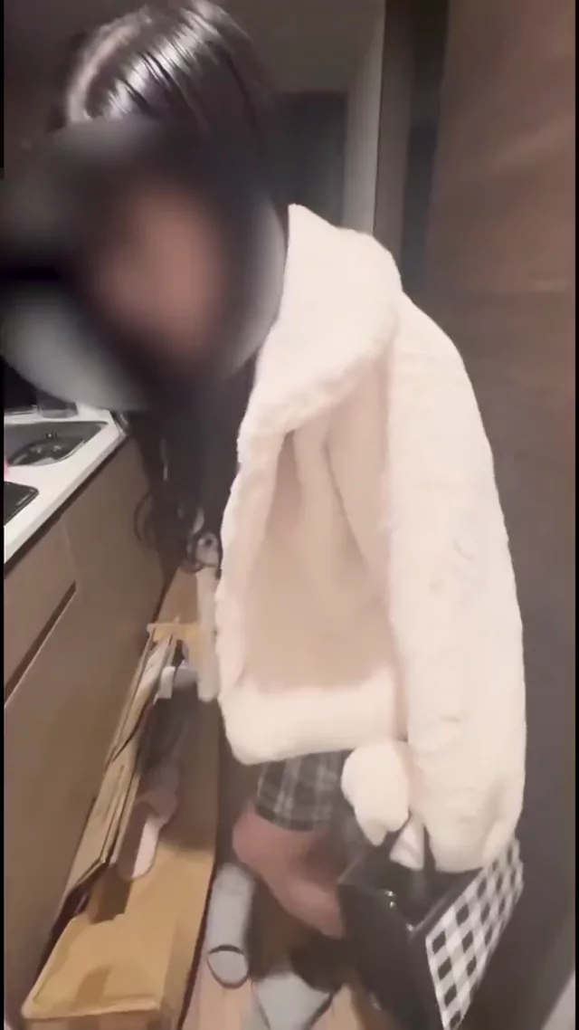 @night_10min 巨乳 フェラ 話題 裏アカ動画 彼氏の写真持たせて上書きセックスしてきた… シーン3