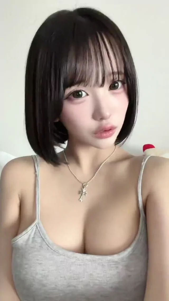 @u77o9p 清楚系 フェラ リアル X動画 @u77o9p の投稿動画 シーン2