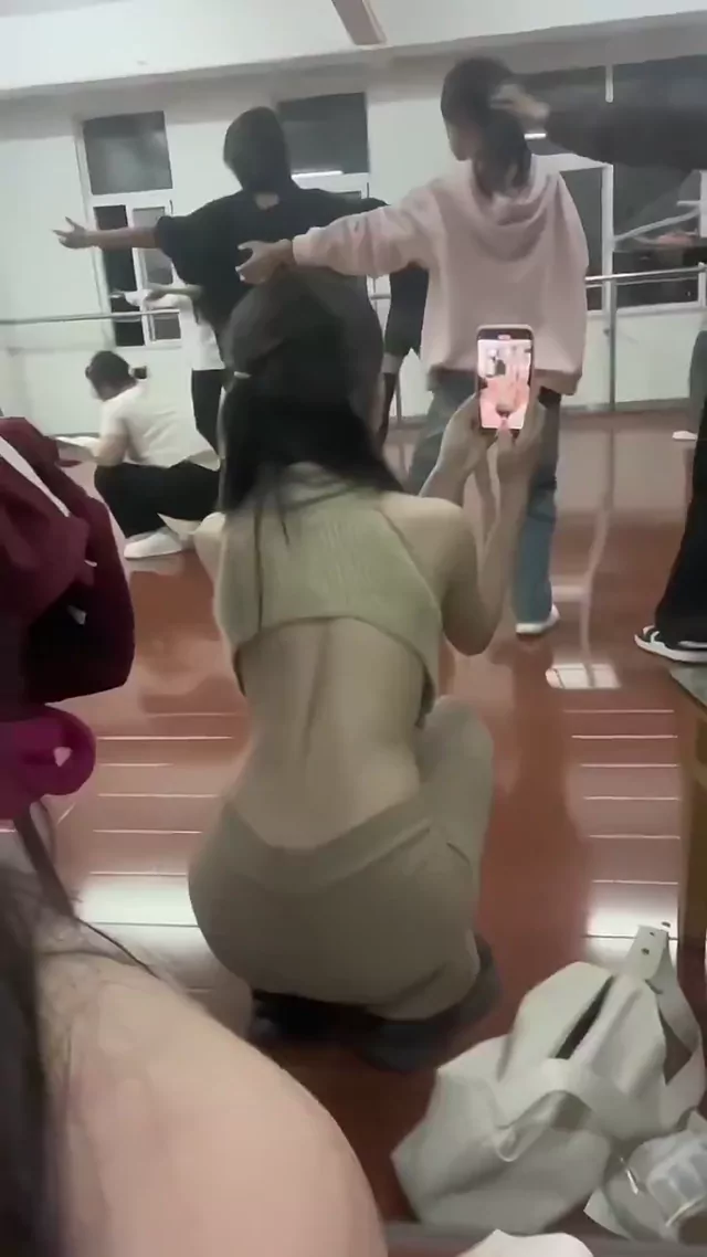 @maikeleaholic ギャル 騎乗位 神回 X動画 @maikeleaholic の投稿動画 シーン1