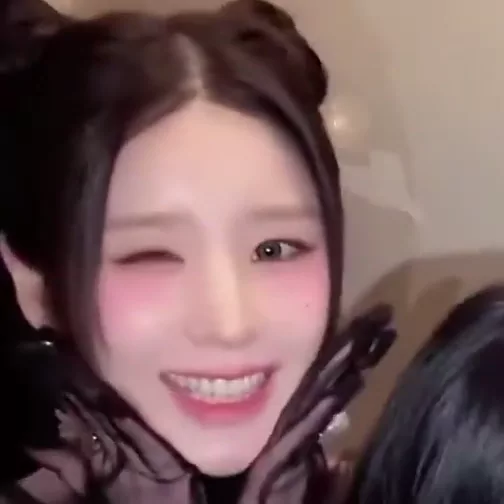 @luvpysomuch 美少女 コスプレ 必見 X動画 @luvpysomuch の投稿動画 シーン9