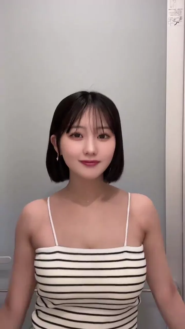 @mikurindog パイパン 騎乗位 完全素人 投稿エロ動画 はーい、大好き? #田中美久 #みくりん シーン1