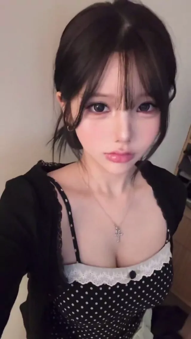 @zddshuu ギャル コスプレ 話題 Twitterエロ動画 @zddshuu の投稿動画 シーン2