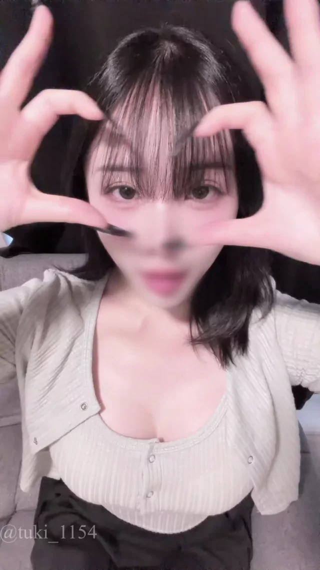 @tuki_1154 美人OL 露出 過激 投稿エロ動画 @tuki_1154 の投稿動画 シーン2