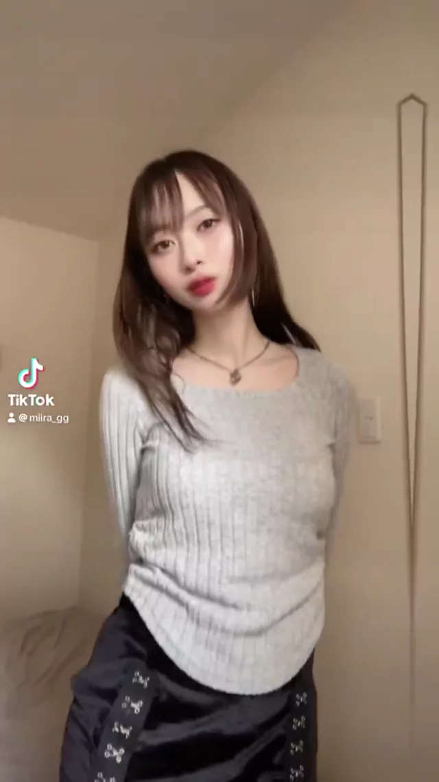 @miira_gg 美人OL 露出 厳選 X動画 @miira_gg の投稿動画 シーン7