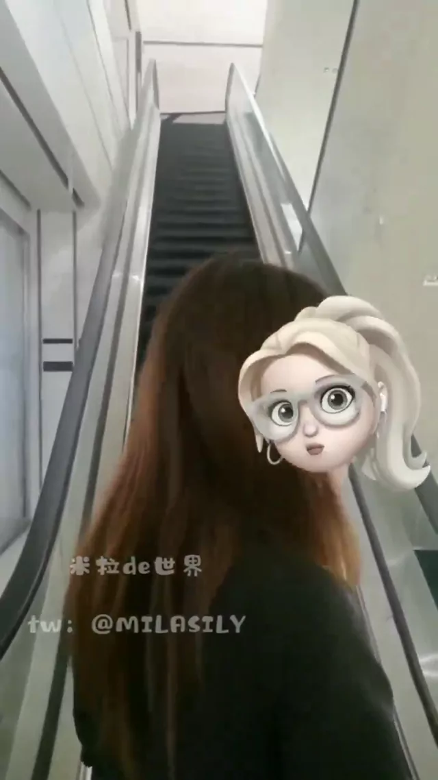 @MILASILY スレンダー オナニー 神回 SNS流出動画 翻车系列： 再次挑战裸行扶梯 再次被发现 猜猜 シーン1