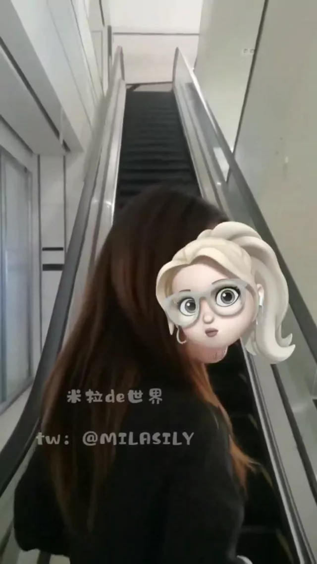 @MILASILY スレンダー オナニー 神回 SNS流出動画 翻车系列： 再次挑战裸行扶梯 再次被发现 猜猜 シーン2