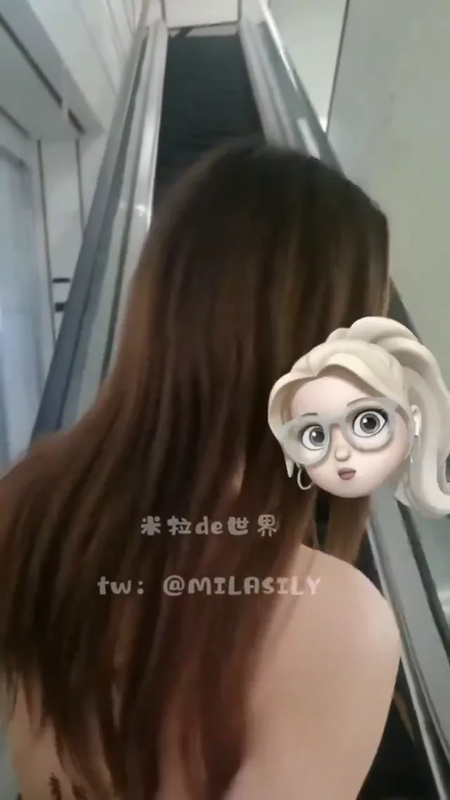 @MILASILY スレンダー オナニー 神回 SNS流出動画 翻车系列： 再次挑战裸行扶梯 再次被发现 猜猜 シーン4