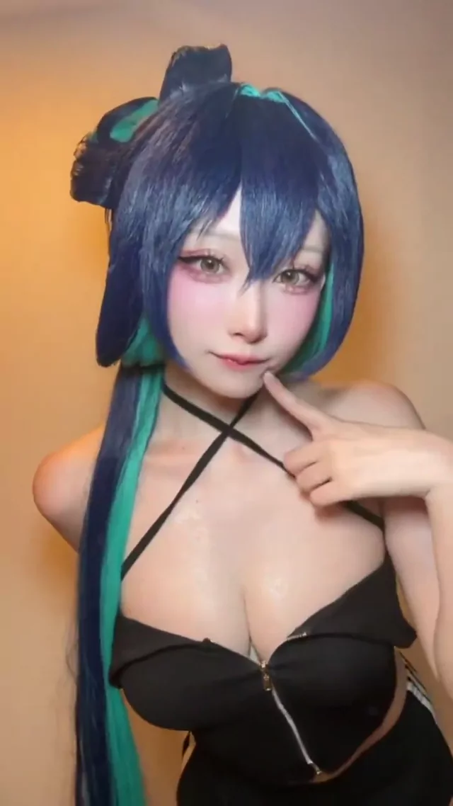 @omochi___oo0 女子大生 コスプレ 話題 投稿エロ動画 @omochi___oo0 の投稿動画 シーン2