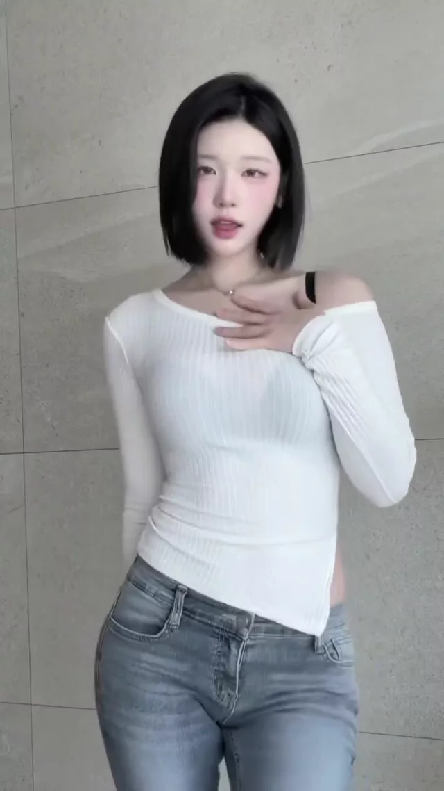 @golaniyule_wskh 美人OL フェラ 高画質 SNS流出動画 @golaniyule_wskh の投稿動画 シーン1