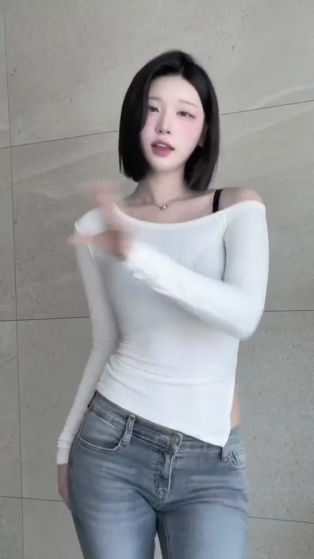 @golaniyule_wskh 美人OL フェラ 高画質 SNS流出動画 @golaniyule_wskh の投稿動画 シーン2