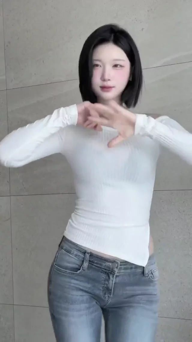 @golaniyule_wskh 美人OL フェラ 高画質 SNS流出動画 @golaniyule_wskh の投稿動画 シーン3