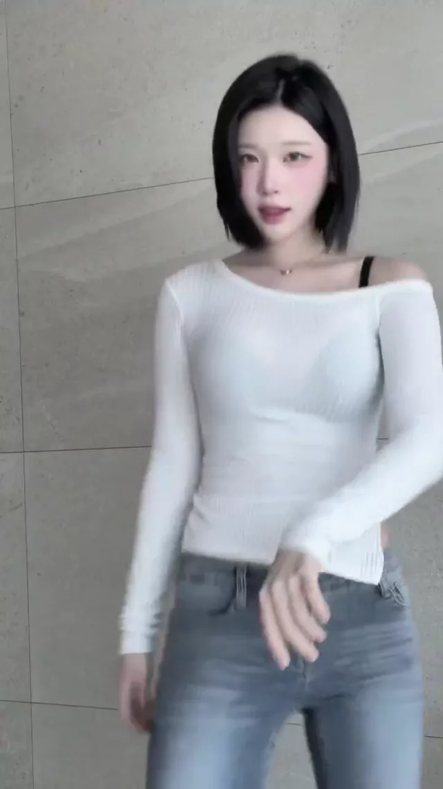 @golaniyule_wskh 美人OL フェラ 高画質 SNS流出動画 @golaniyule_wskh の投稿動画 シーン4