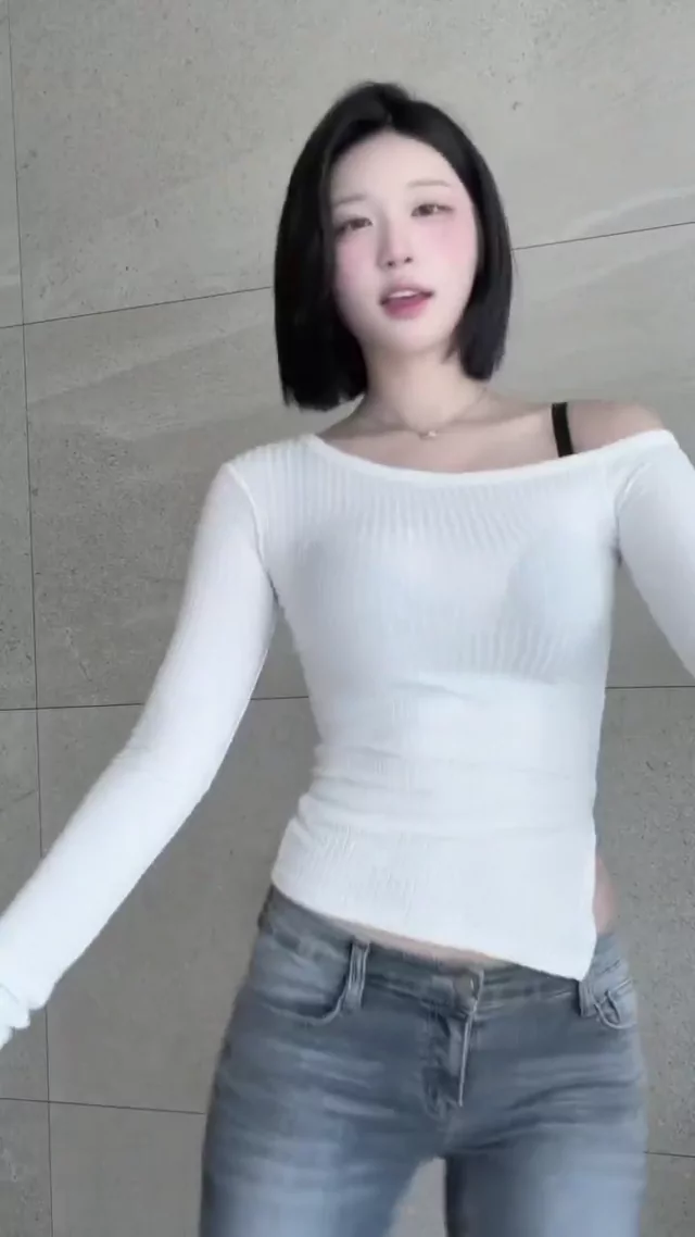 @golaniyule_wskh 美人OL フェラ 高画質 SNS流出動画 @golaniyule_wskh の投稿動画 シーン9