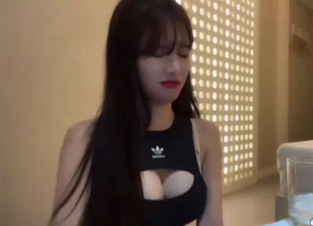 @nesuto_burp 素人 ハメ撮り 話題 SNS流出動画 巨乳美女のゲップ音が下品でエ口い… シーン3