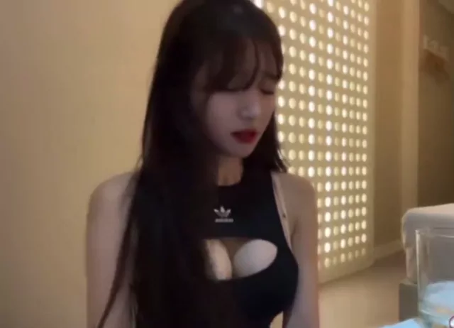 @nesuto_burp 素人 ハメ撮り 話題 SNS流出動画 巨乳美女のゲップ音が下品でエ口い… シーン4