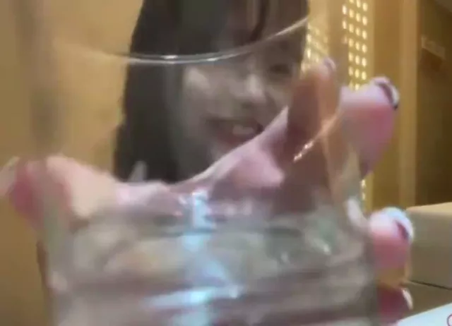 @nesuto_burp 素人 ハメ撮り 話題 SNS流出動画 巨乳美女のゲップ音が下品でエ口い… シーン7