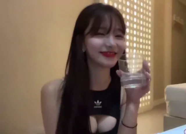 @nesuto_burp 素人 ハメ撮り 話題 SNS流出動画 巨乳美女のゲップ音が下品でエ口い… シーン10