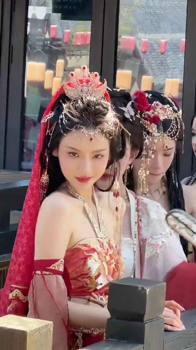 @qsfkbwihuwlhnji パイパン コスプレ 完全素人 X動画 中国のハニトラ要員かな？ シーン1