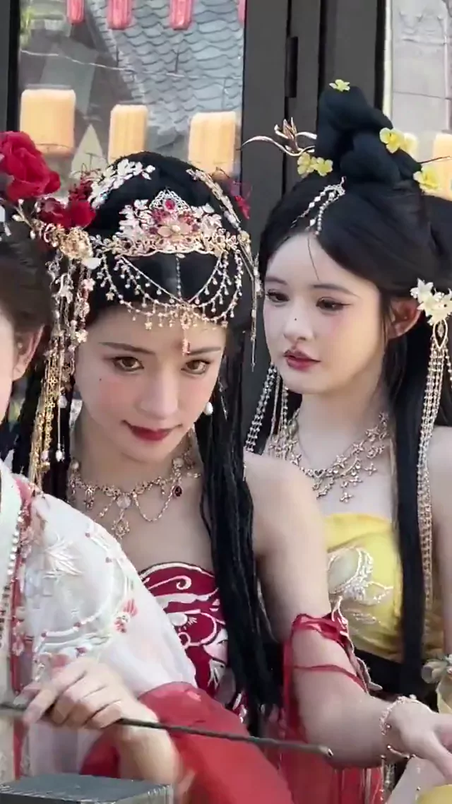 @qsfkbwihuwlhnji パイパン コスプレ 完全素人 X動画 中国のハニトラ要員かな？ シーン3