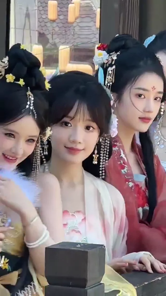 @qsfkbwihuwlhnji パイパン コスプレ 完全素人 X動画 中国のハニトラ要員かな？ シーン6