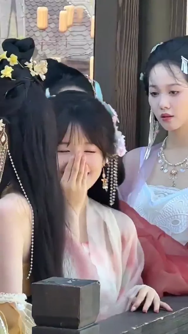 @qsfkbwihuwlhnji パイパン コスプレ 完全素人 X動画 中国のハニトラ要員かな？ シーン7
