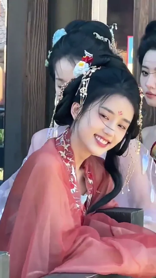 @qsfkbwihuwlhnji パイパン コスプレ 完全素人 X動画 中国のハニトラ要員かな？ シーン8