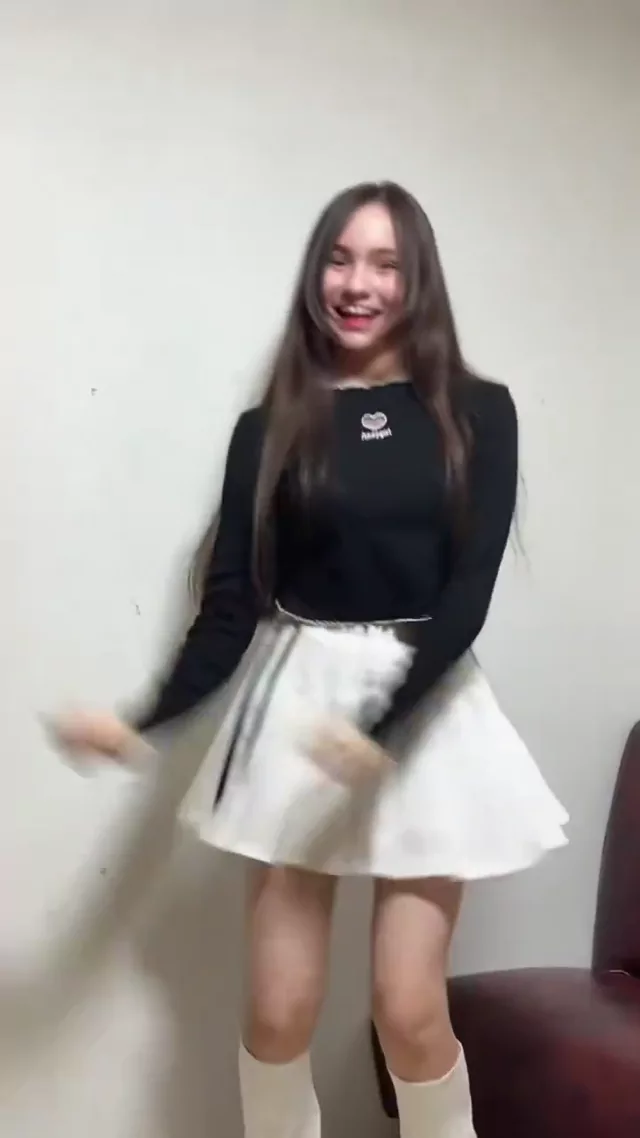 @Saara8888 女子大生 ハメ撮り 激シコ X動画 皆さんこんばんは また日付け変わってしまった(〃▽〃 シーン10