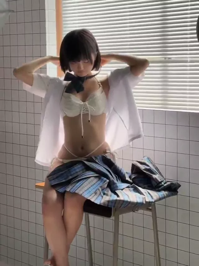 @ama6homa5kitten 美人OL 騎乗位 完全素人 裏アカ動画 @ama6homa5kitten の投稿動画 シーン3