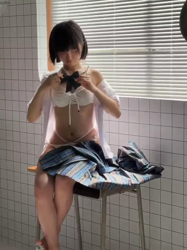 @ama6homa5kitten 美人OL 騎乗位 完全素人 裏アカ動画 @ama6homa5kitten の投稿動画 シーン4