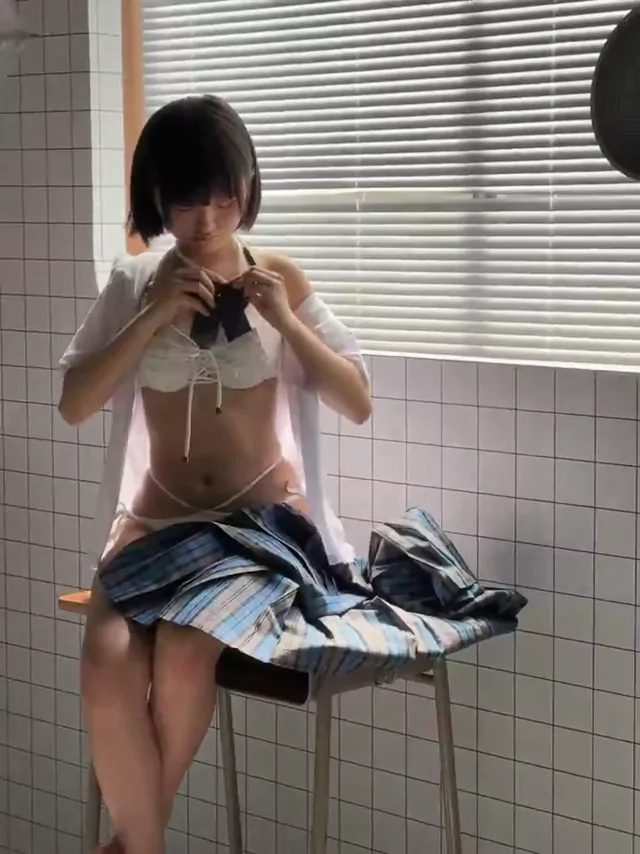 @ama6homa5kitten 美人OL 騎乗位 完全素人 裏アカ動画 @ama6homa5kitten の投稿動画 シーン5